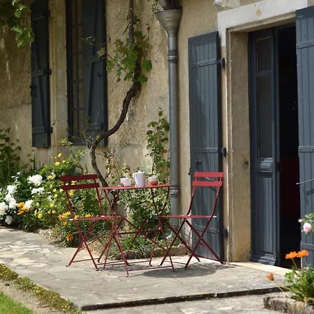 Un Jardin Et Trois Maisons Brux 外观 照片