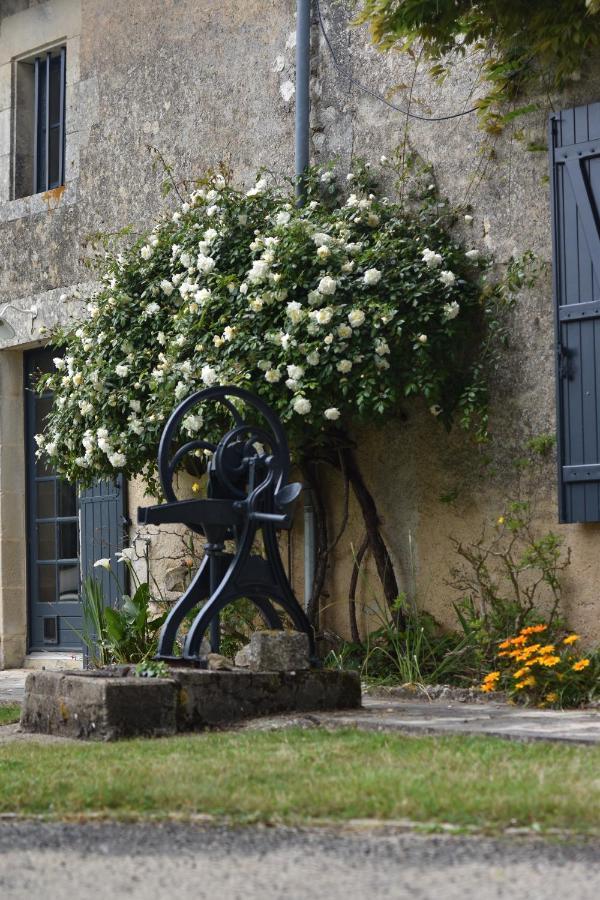 Un Jardin Et Trois Maisons Brux 外观 照片