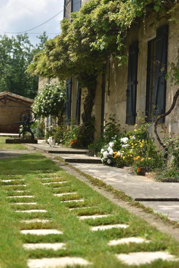 Un Jardin Et Trois Maisons Brux 外观 照片