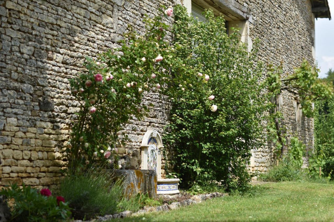 Un Jardin Et Trois Maisons Brux 外观 照片